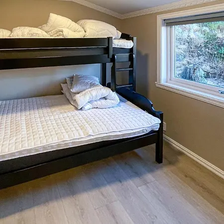 4 Bedroom Awesome In *