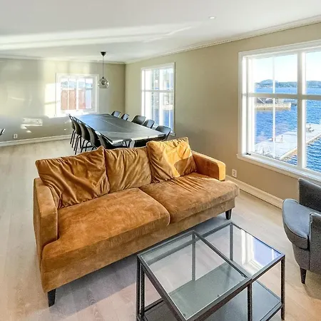 Appartement 4 Bedroom Awesome In