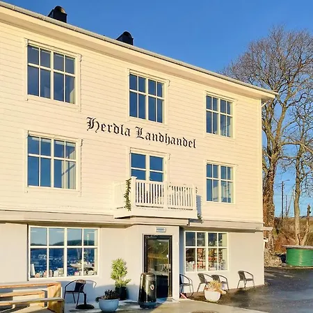 4 Bedroom Awesome In * Herlø