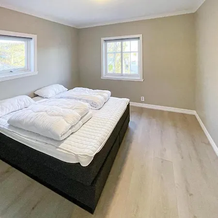 4 Bedroom Awesome In *